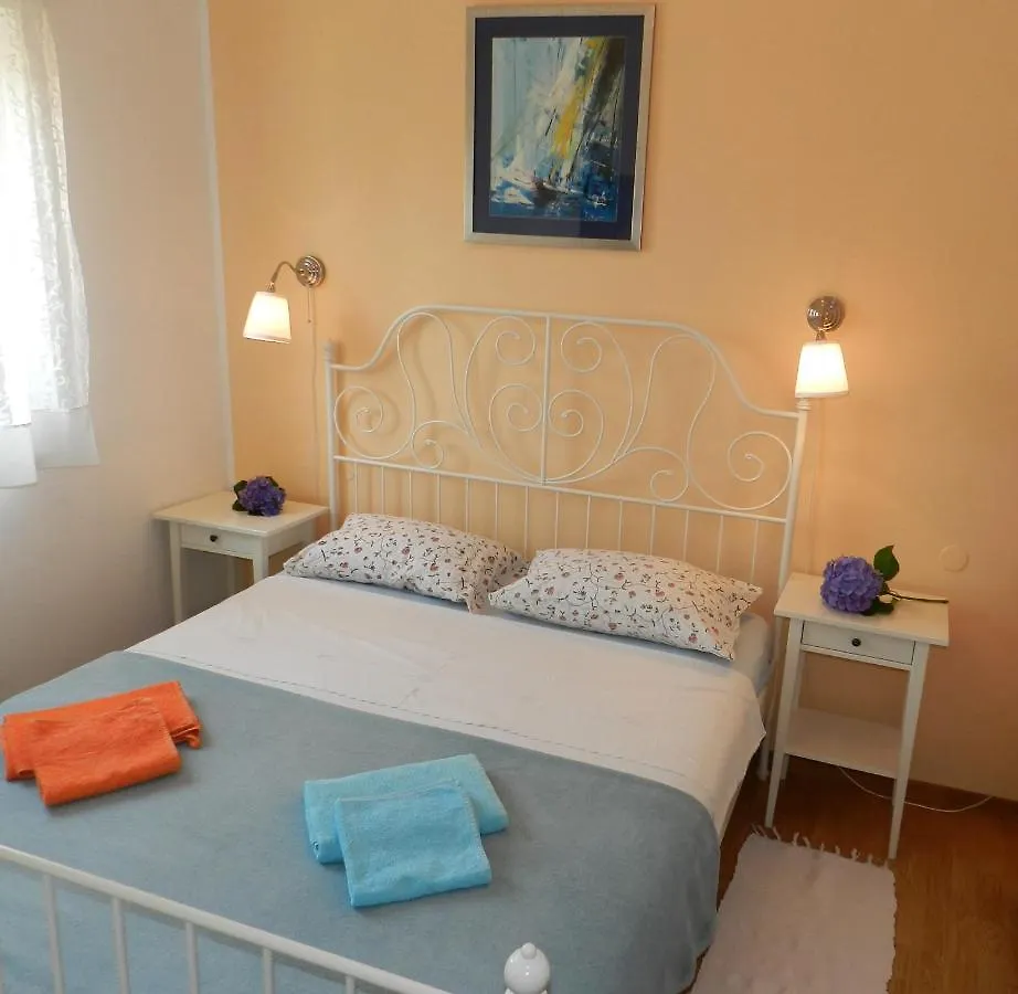 Mata Apartments Premantura 0*,